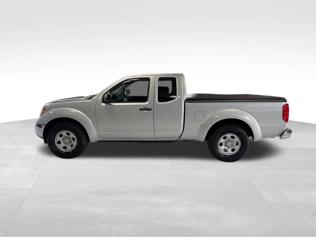 Used 2007 Silver Nissan SE image 2