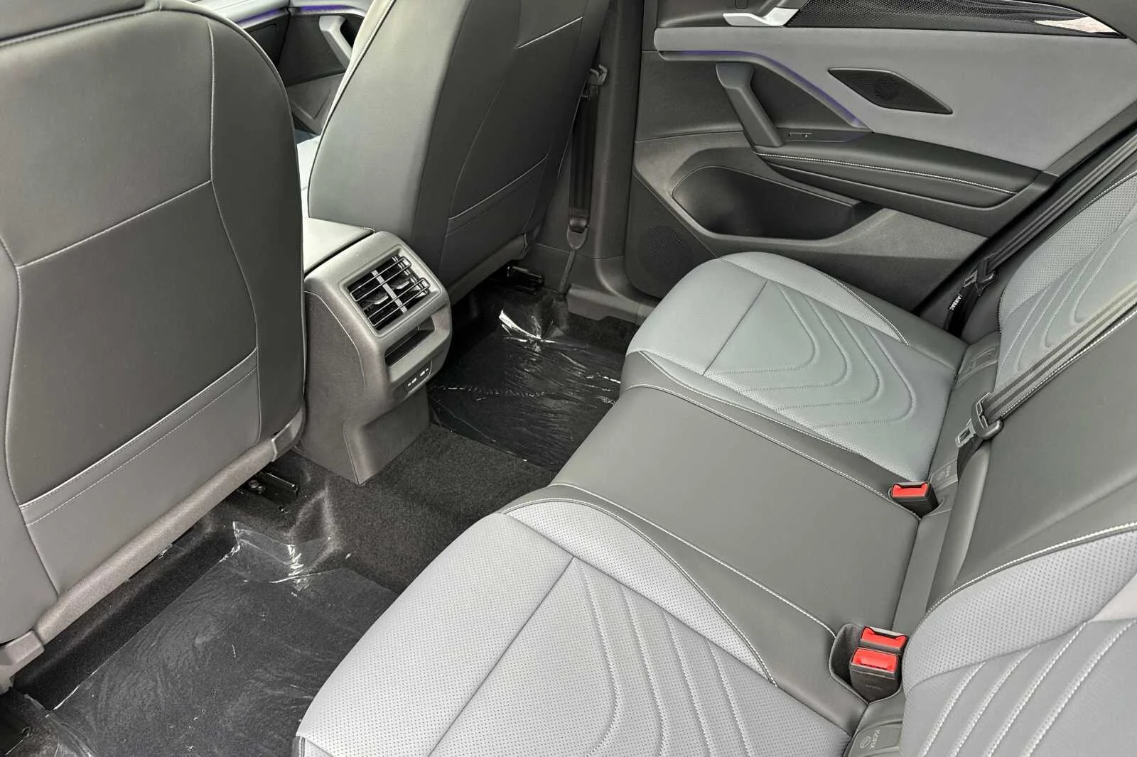 2026 Volkswagen Tiguan SE - Photo 12