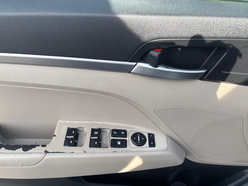 Used 2020 Quartz White Pearl Hyundai SE image 8