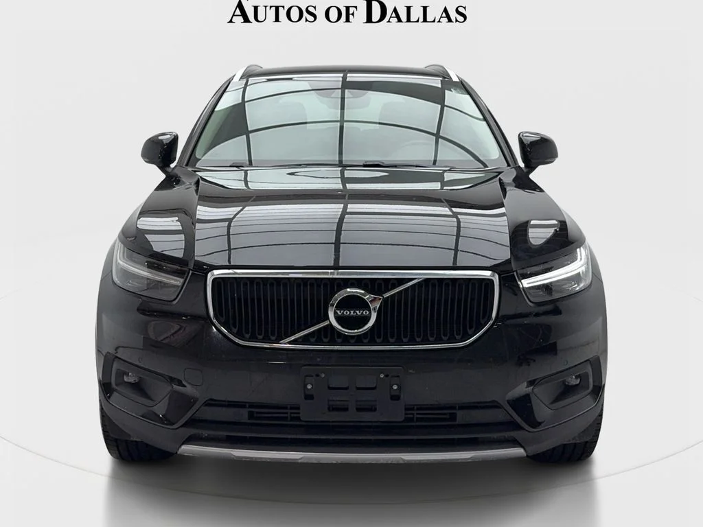 Used 2021 Black Volvo Momentum image 3