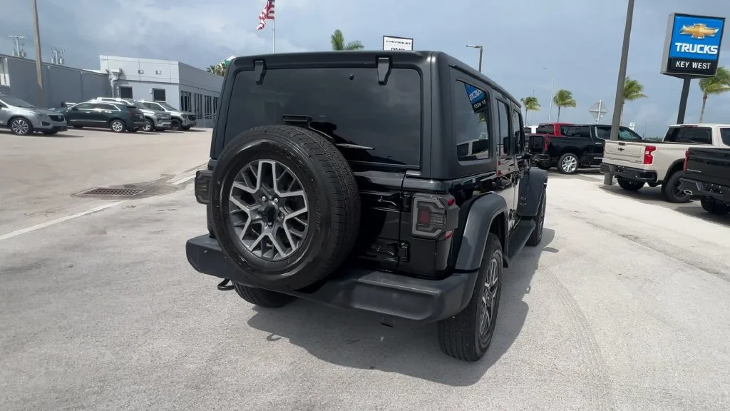 Used 2023 Black Jeep Sport S image 8