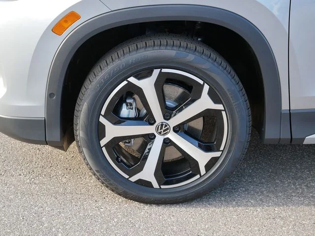 New 2026 Silver Volkswagen 2.0T SE image 5