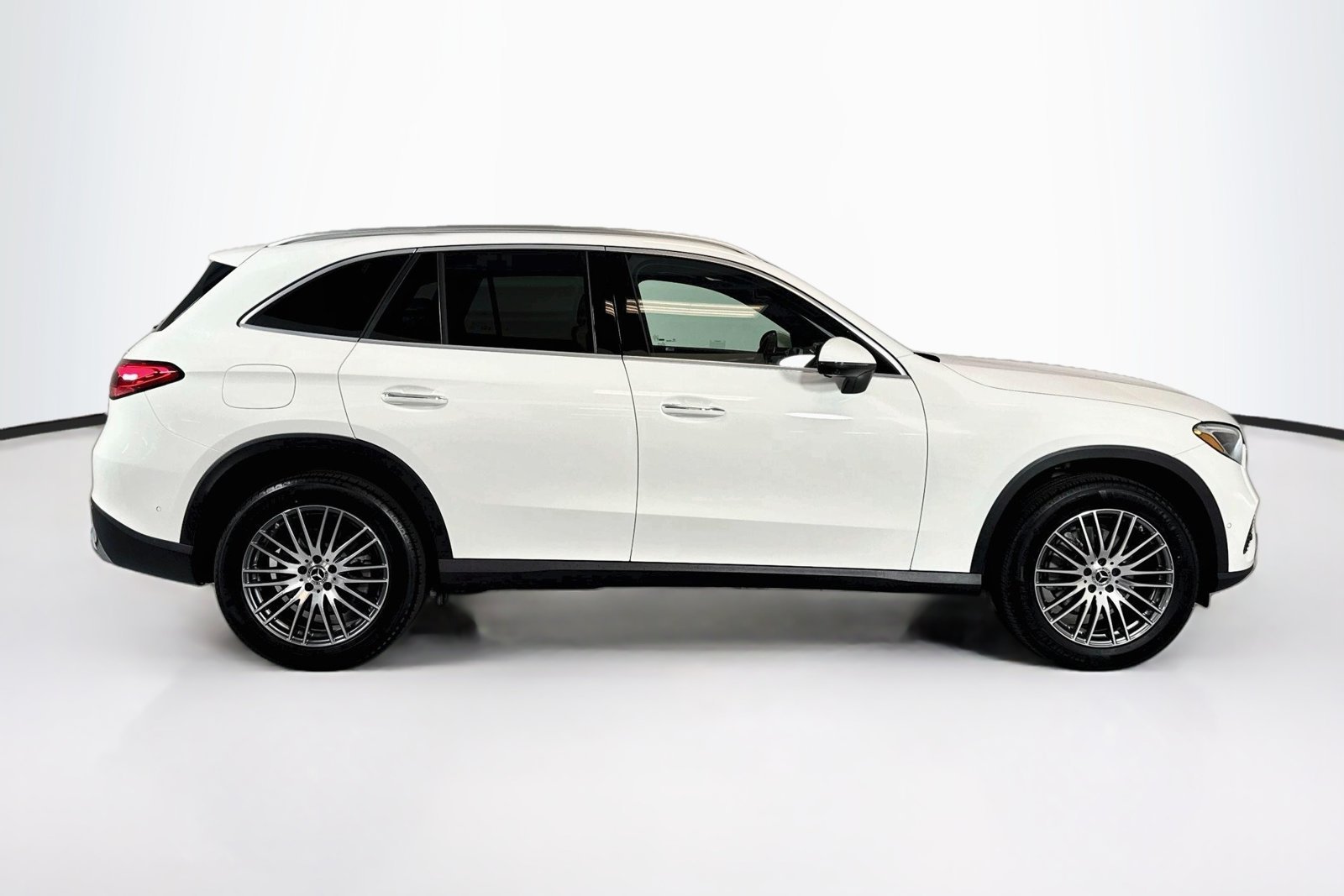 New 2026 Polar White Mercedes-Benz GLC 300 image 4