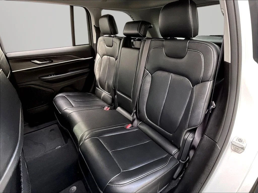 Used 2023 Bright White Clearcoat Jeep Limited image 23