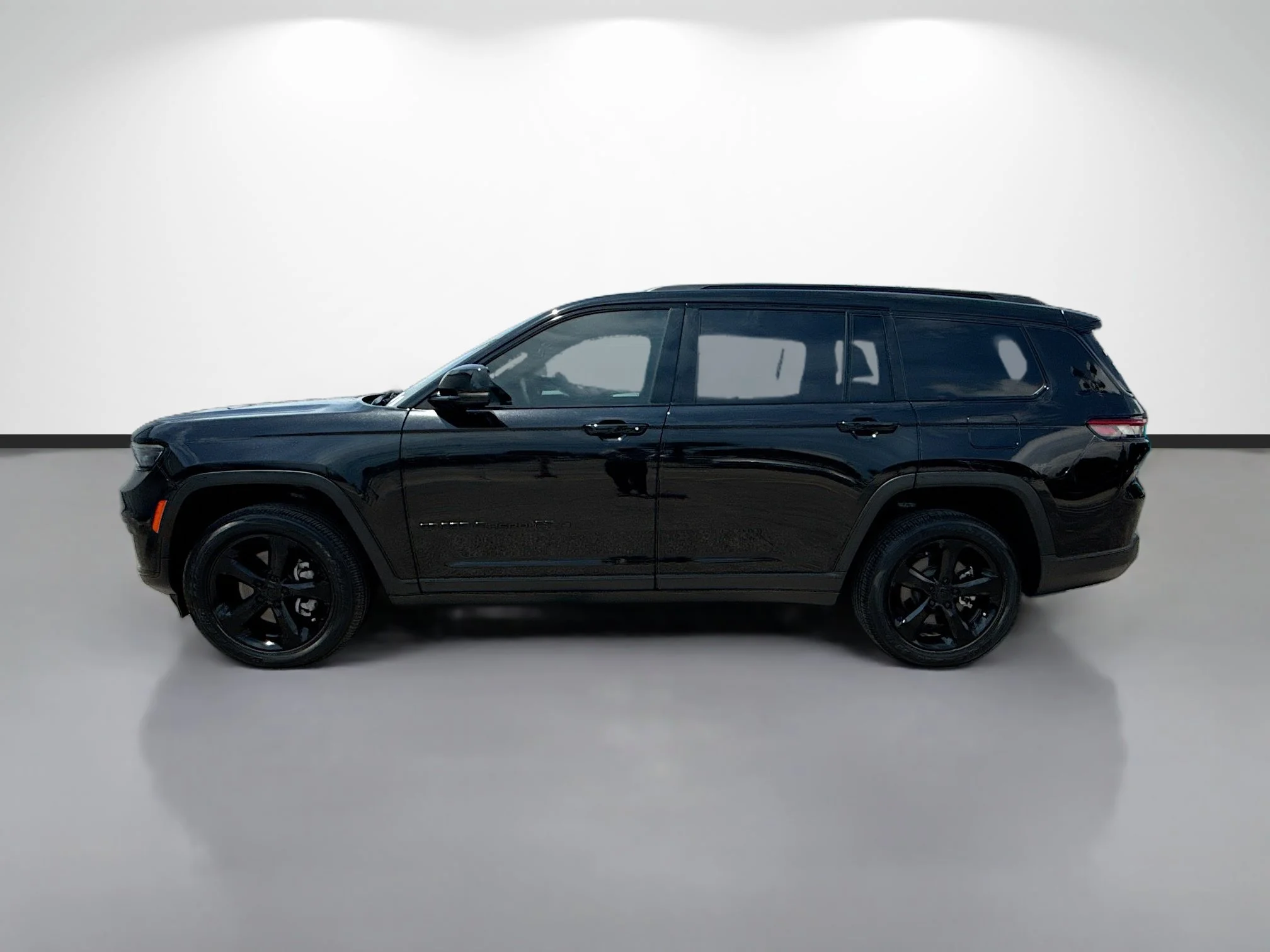 Used 2024 Diamond Black Crystal Pearlcoat Jeep Altitude X image 6