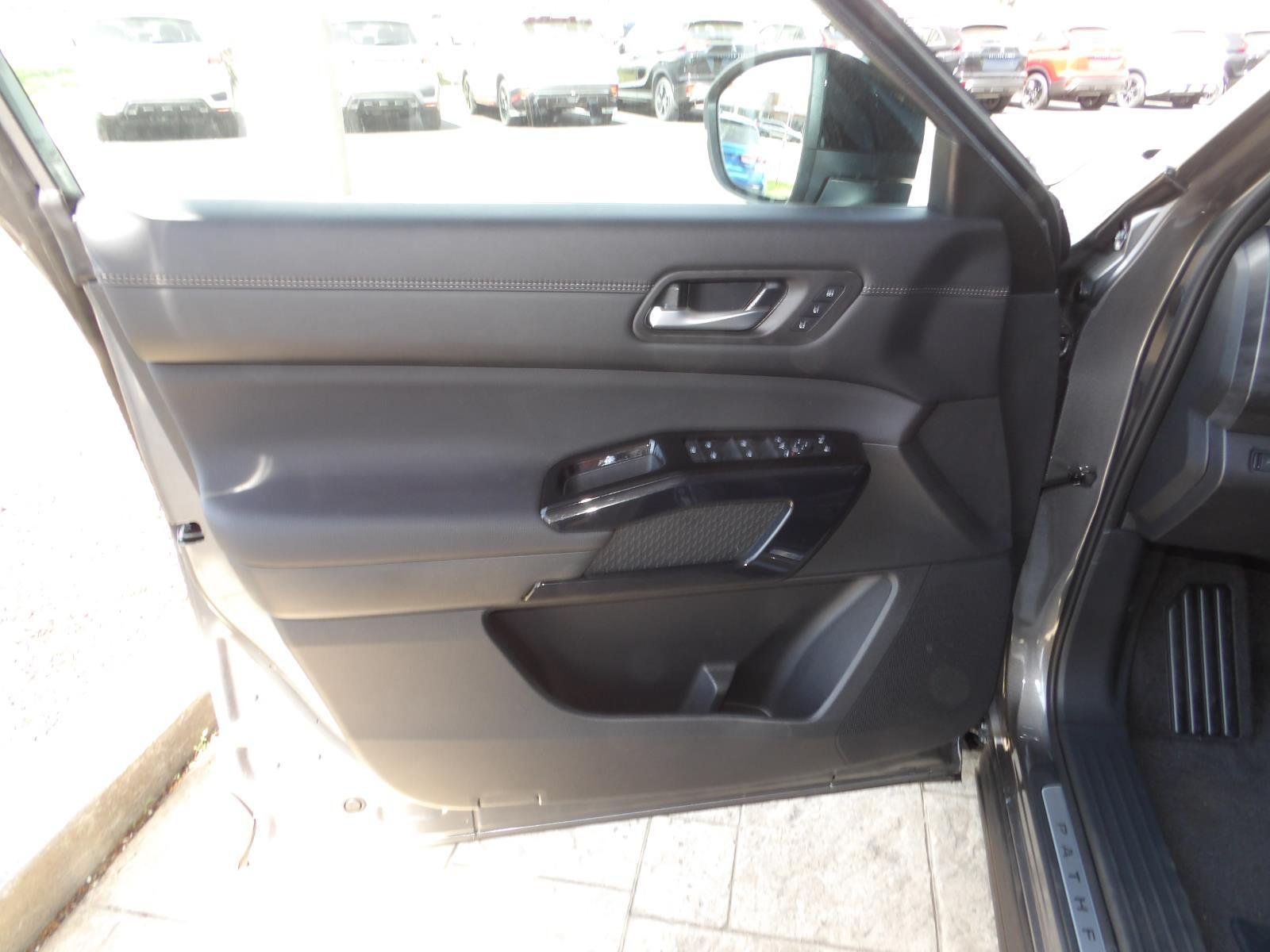 New 2026 Gun Metallic Nissan Platinum image 18