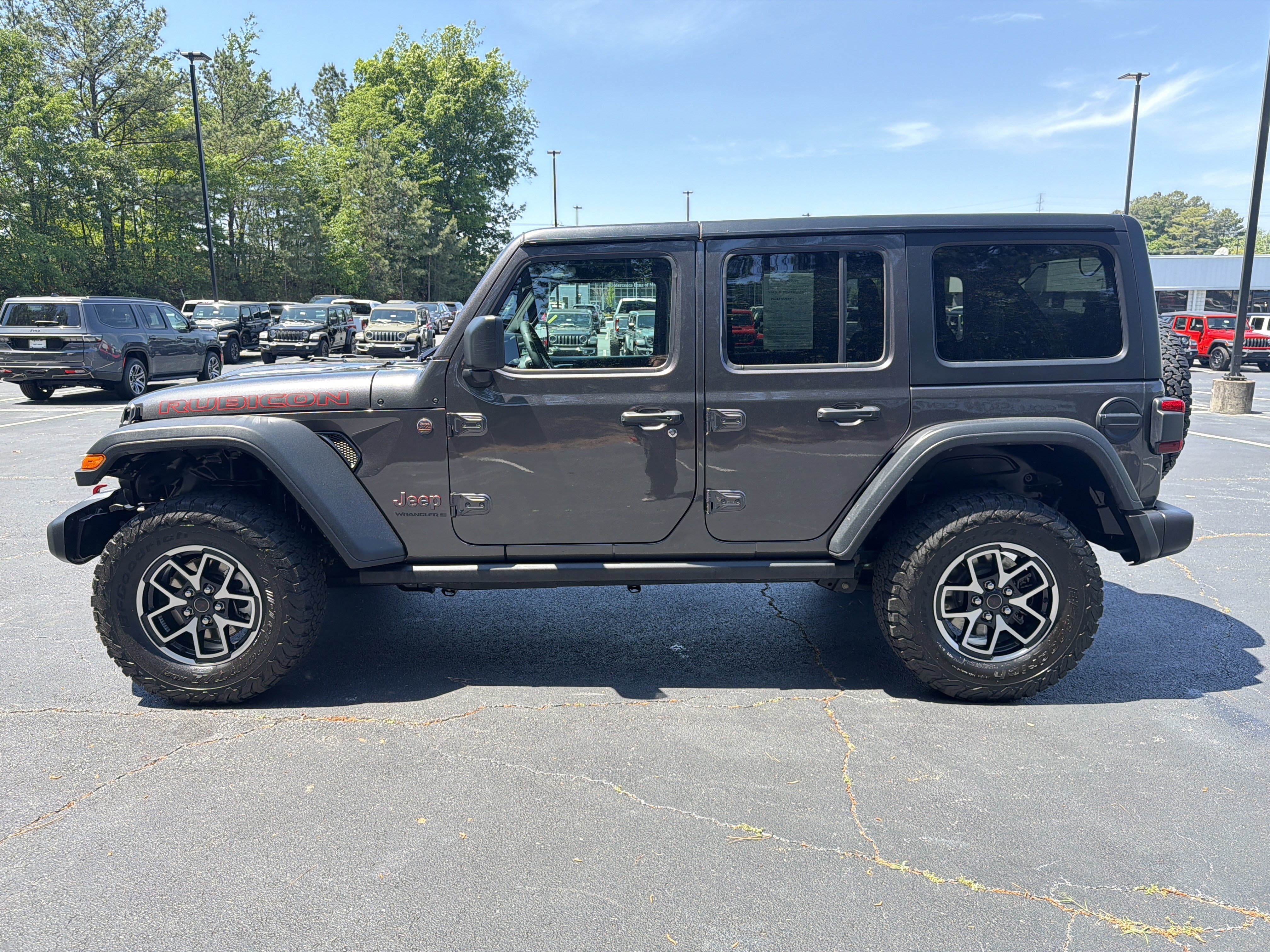Used 2025 Granite Crystal Metallic Clearcoat Jeep Rubicon image 4