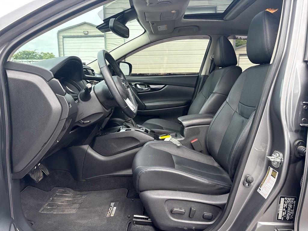 Certified Used 2022 Gray Nissan SL image 15