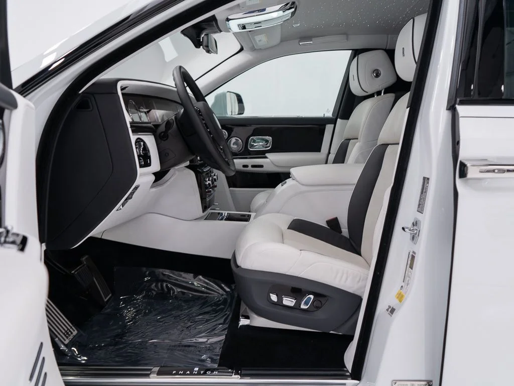Certified Used 2023 Bespoke Crystal over Arctic White Rolls-Royce  image 16