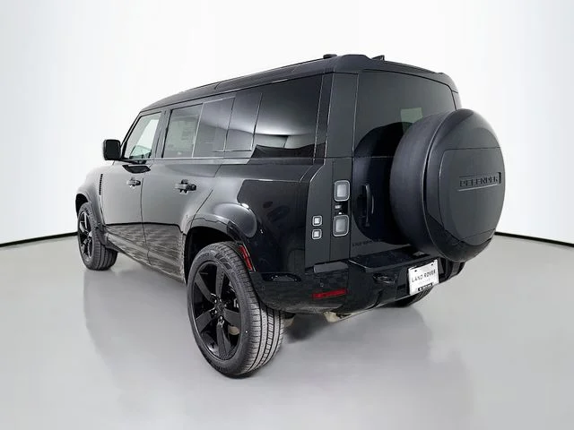New 2026 Santorini Black Metallic Land Rover X-Dynamic SE image 7