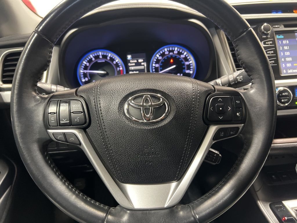 Used 2019 Gray Toyota XLE image 41