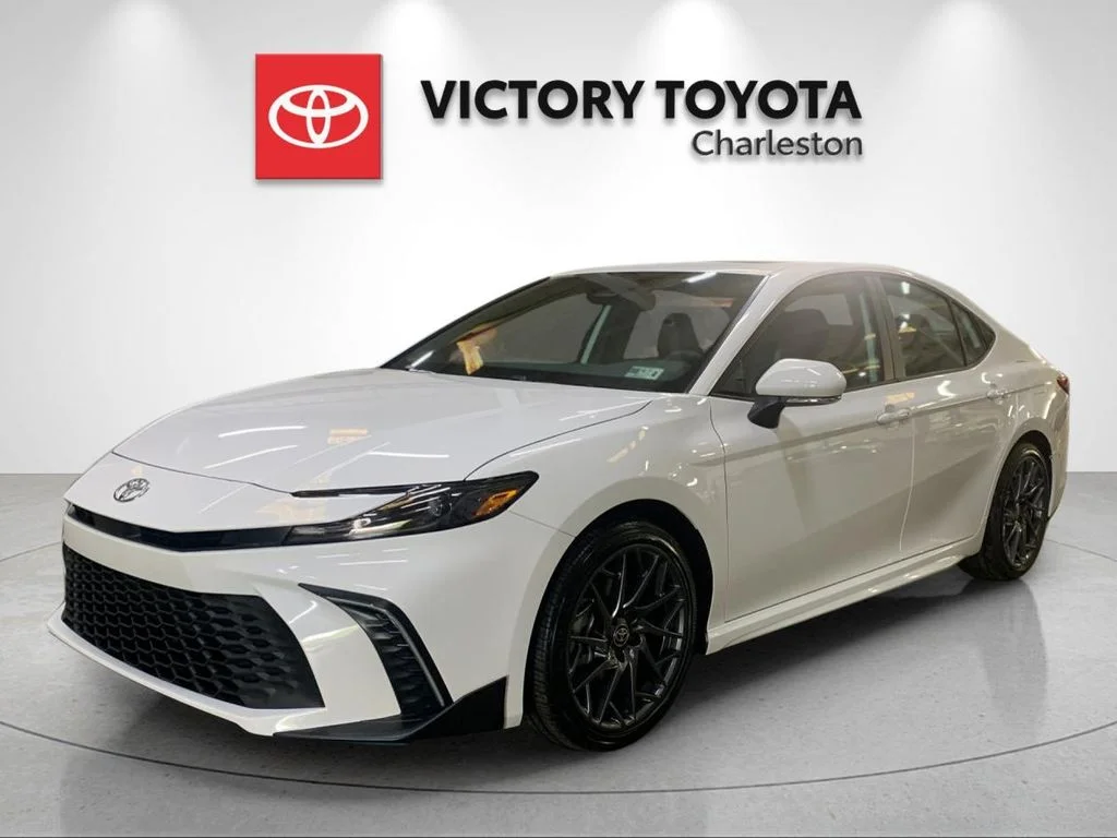 2026 Toyota Camry SE Hybrid's photo