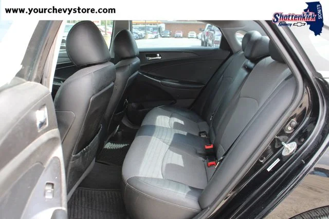 Used 2011 Black Hyundai SE image 13