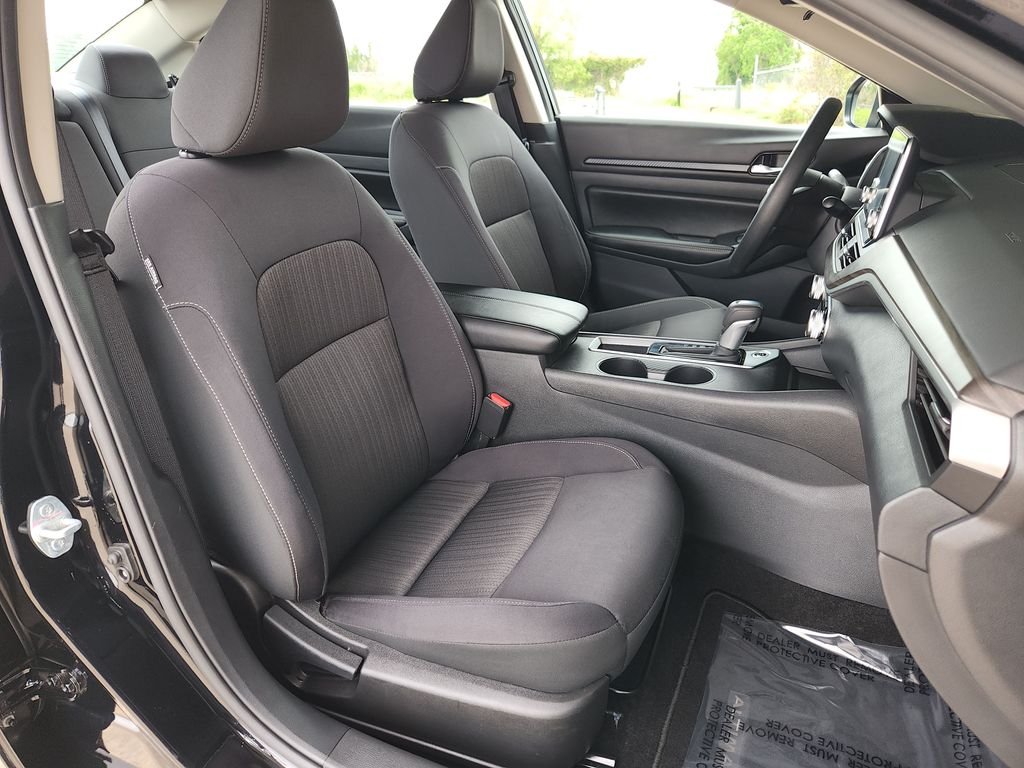 Used 2025 Black Nissan 2.5 SV image 15