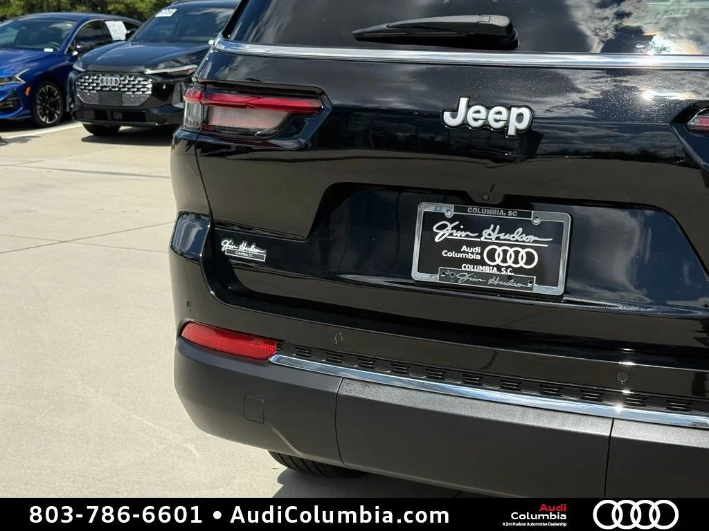 Used 2025 Black Jeep Laredo image 14