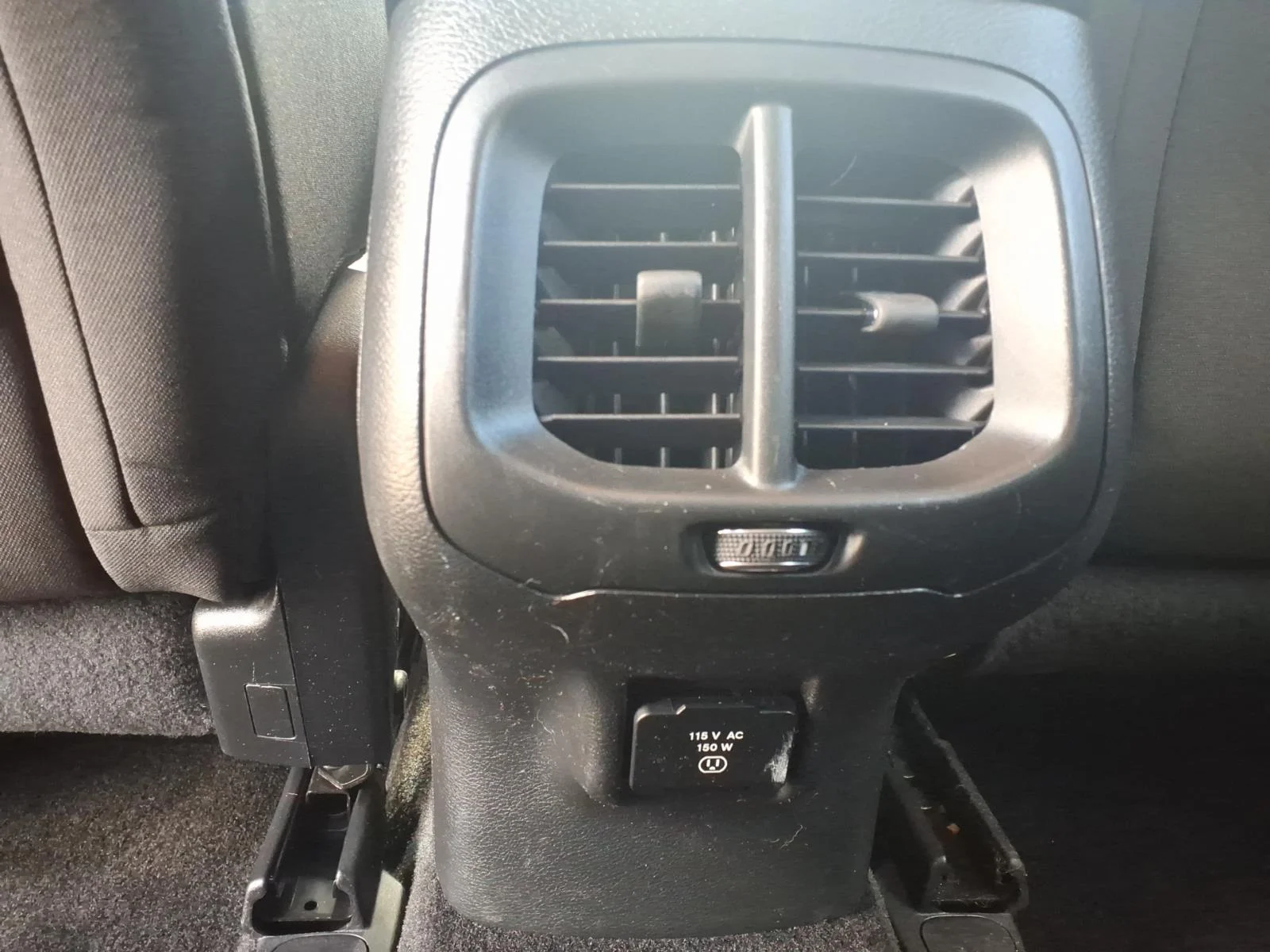 Used 2015 White Jeep 4WD 4DR LATITUDE image 26