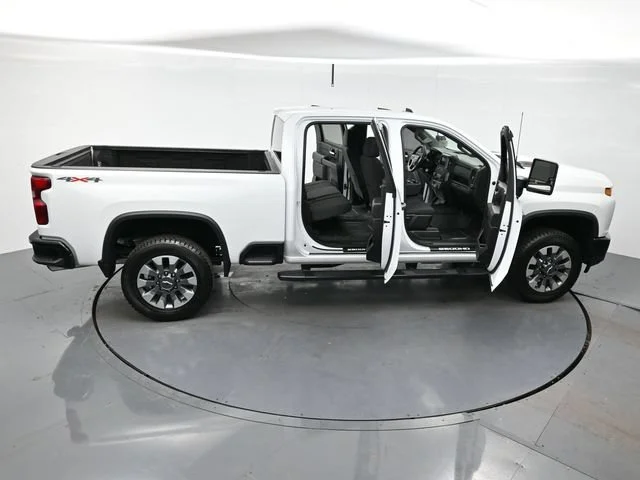 Used 2022 SUMMIT WHITE Chevrolet Custom image 41