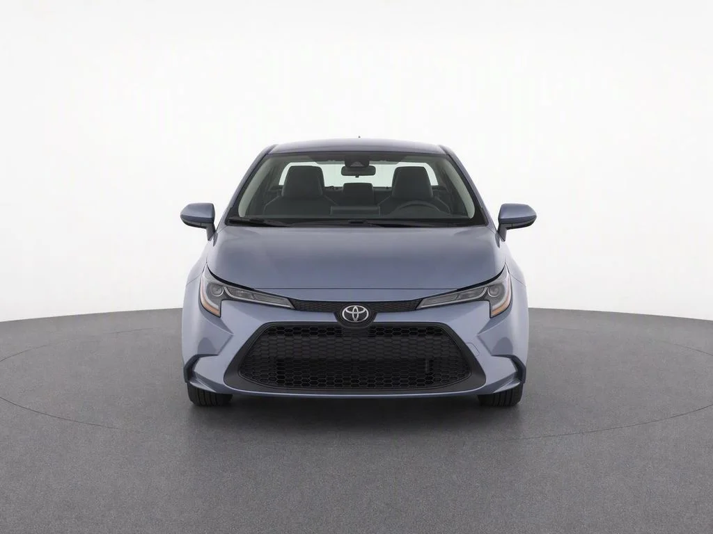 Used 2021  Toyota LE image 5