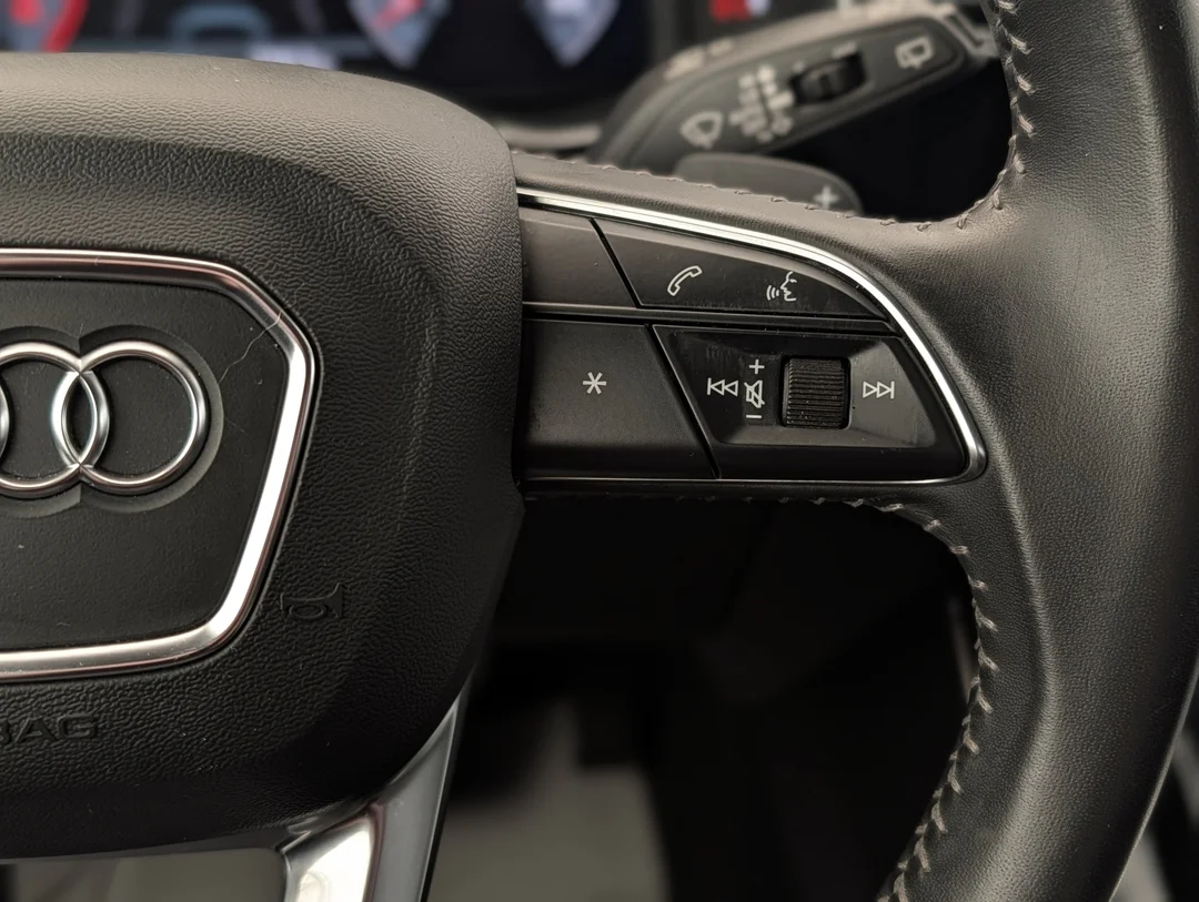 Used 2019  Audi Technik - S-Line - Leather - Sunroof - HUD - Healed/Ventilated Seats image 17