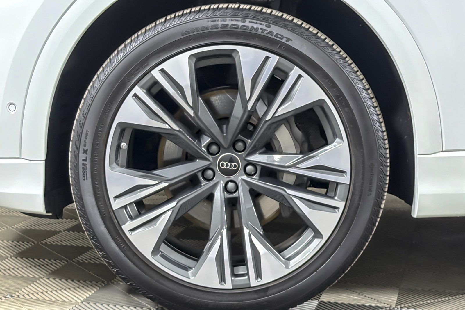 Used 2025 Carrara White Audi Premium Plus 55 TFSI quattro image 26