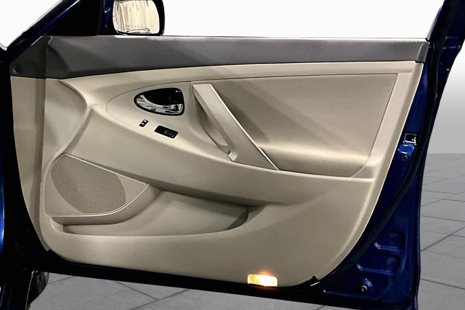 Used 2008 Blue Ribbon Metallic Toyota LE image 22