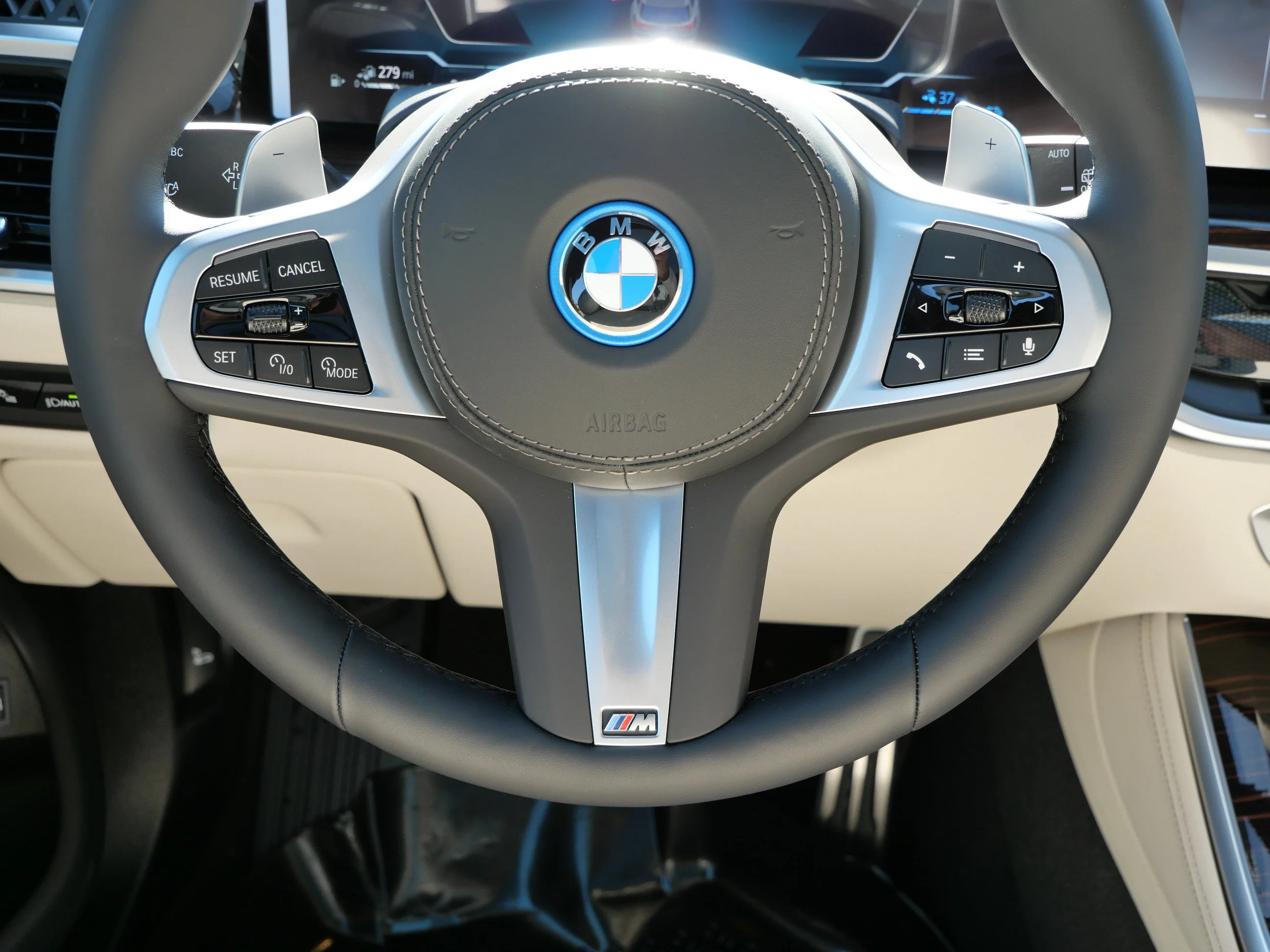 New 2026 Dravit Grey Metallic BMW xDrive50e image 9