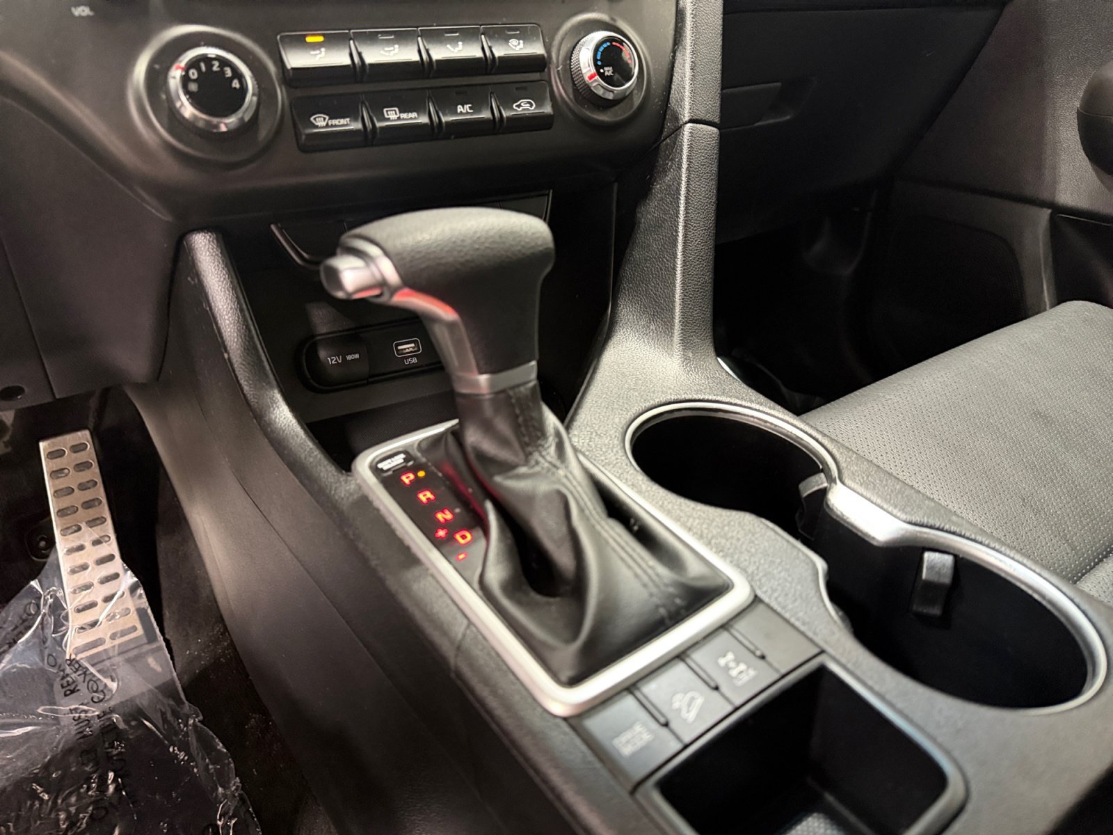 Used 2020 Snow White Pearl Kia S image 23