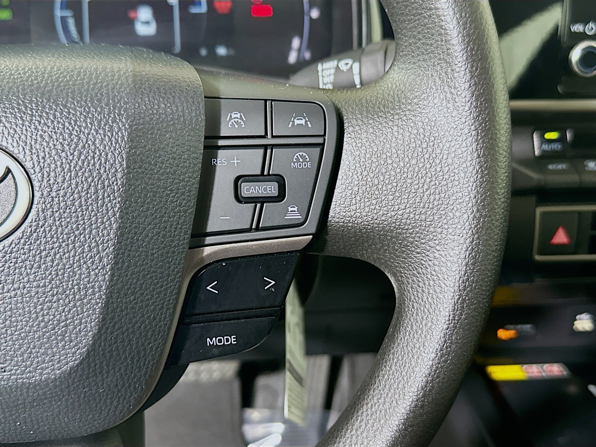 Used 2025 Underground Toyota LE image 17