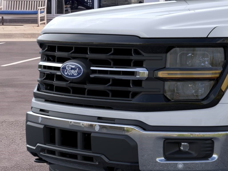 New 2026 Oxford White Ford XLT image 17