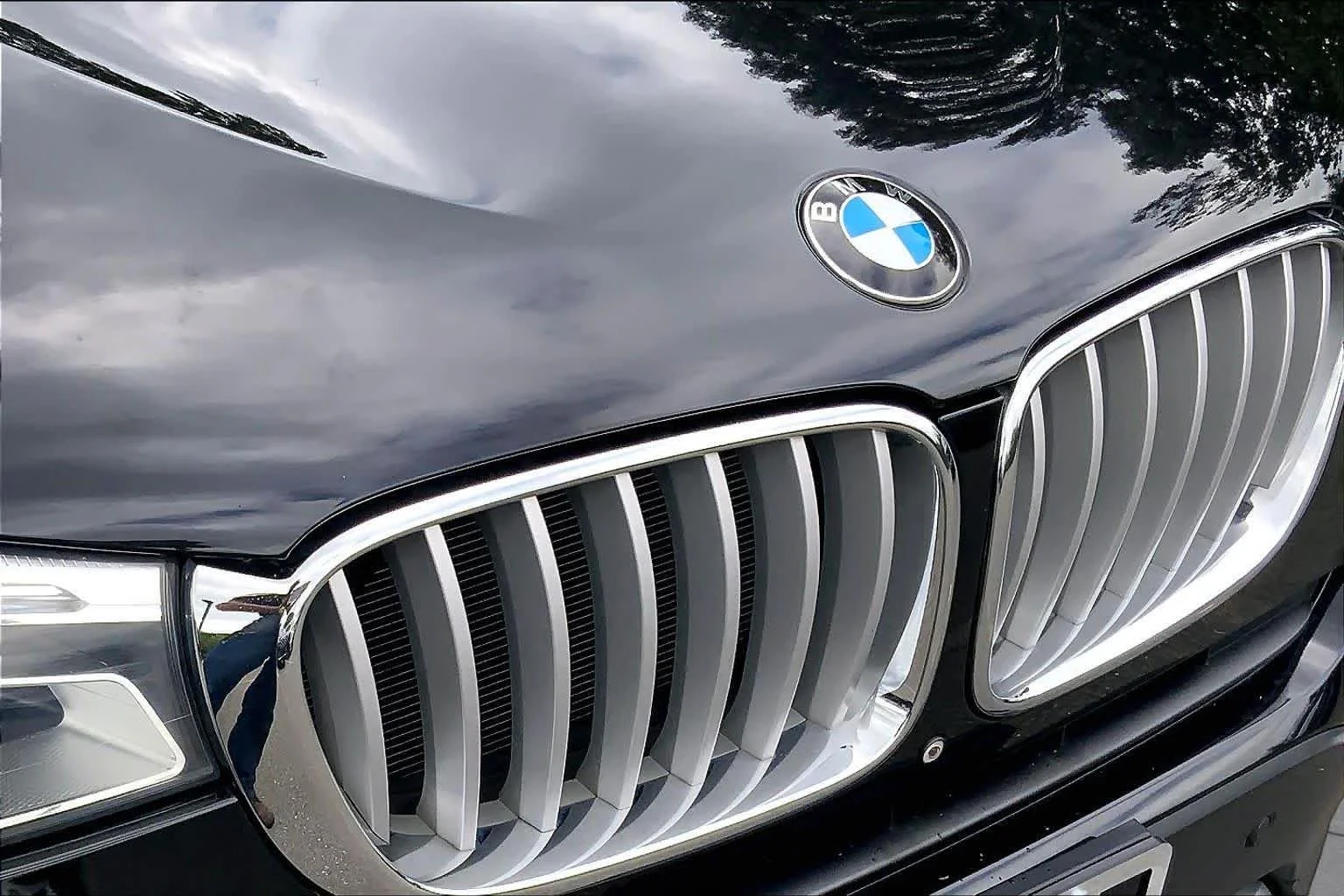 Used 2015 Alpine White BMW xDrive28i image 32
