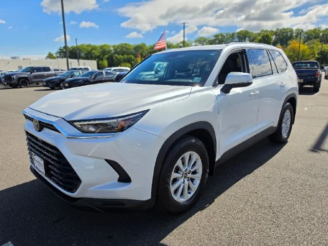Used 2024 Beige Toyota XLE image 3