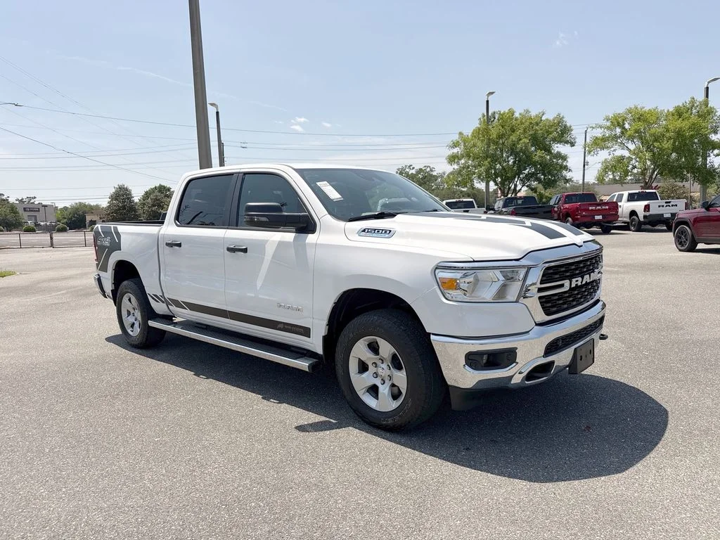 2024 RAM 1500 Big Horn/Lone Star 4x4 Crew Cab 5'7's photo