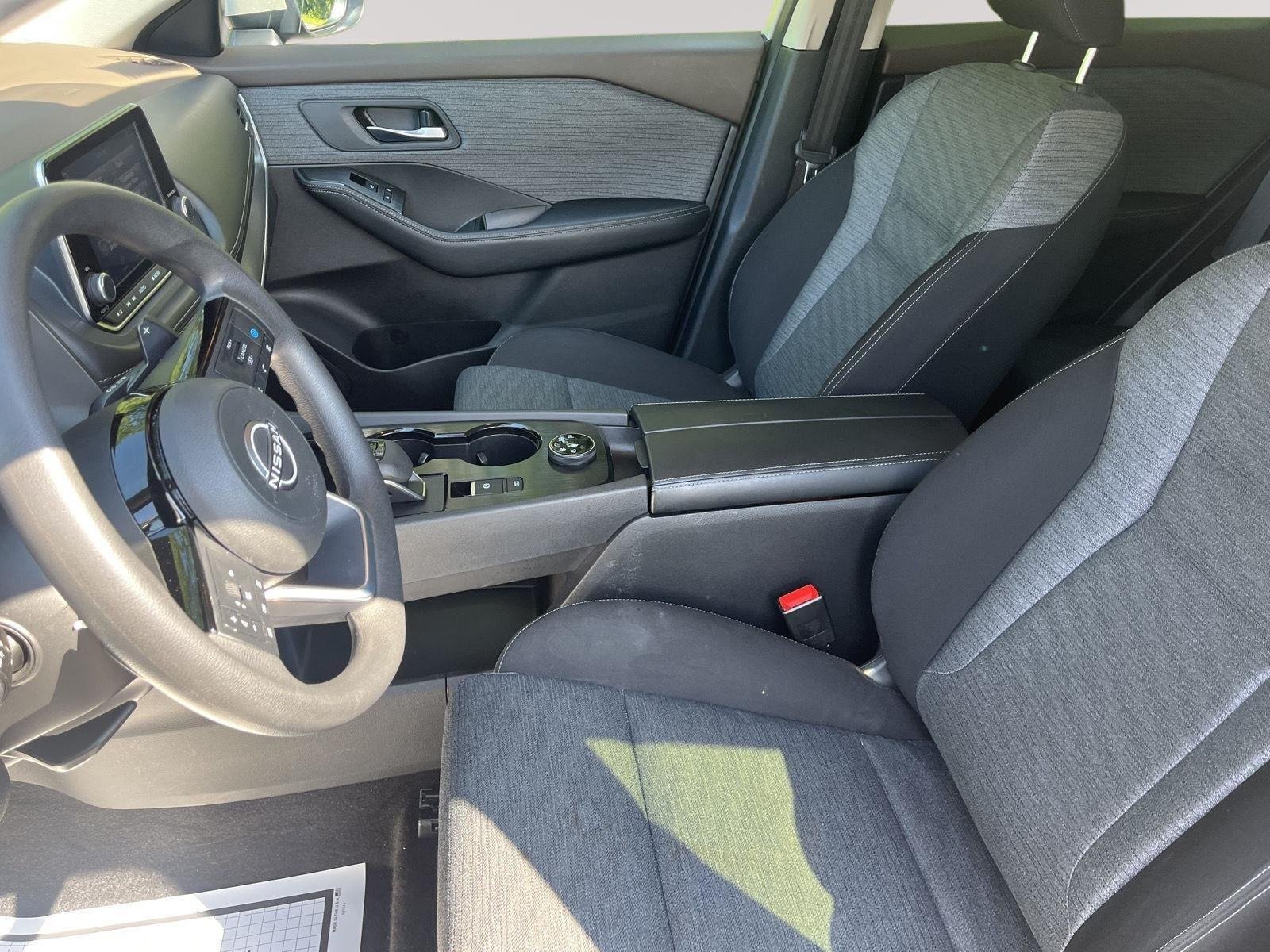 Used 2023 Brilliant Silver Metallic Nissan SV image 21