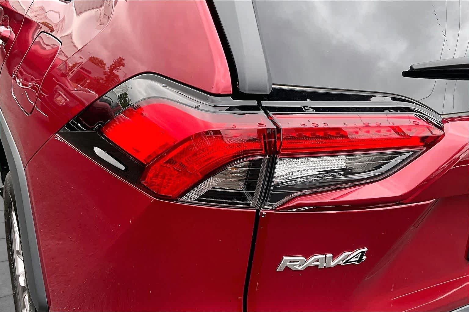 Used 2025 Ruby Flare Pearl Toyota XLE image 29