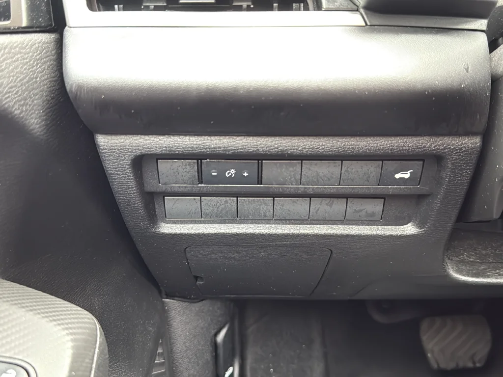 Used 2024 Blue Mitsubishi SE image 28