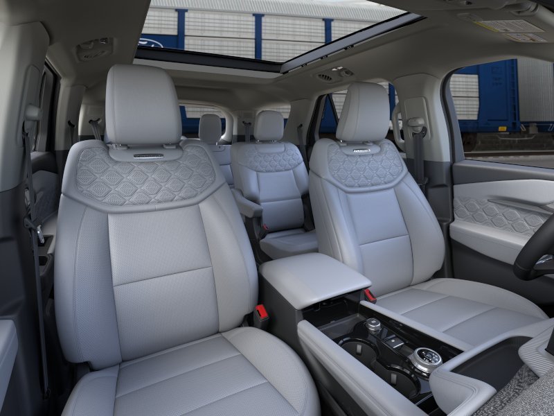 New 2026 Star White Metallic Tri-Coat Ford Platinum™ image 10