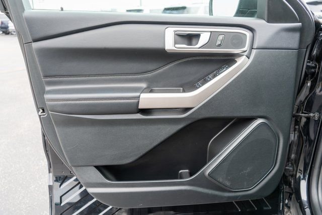 Used 2023 Black Metallic Ford XLT image 17
