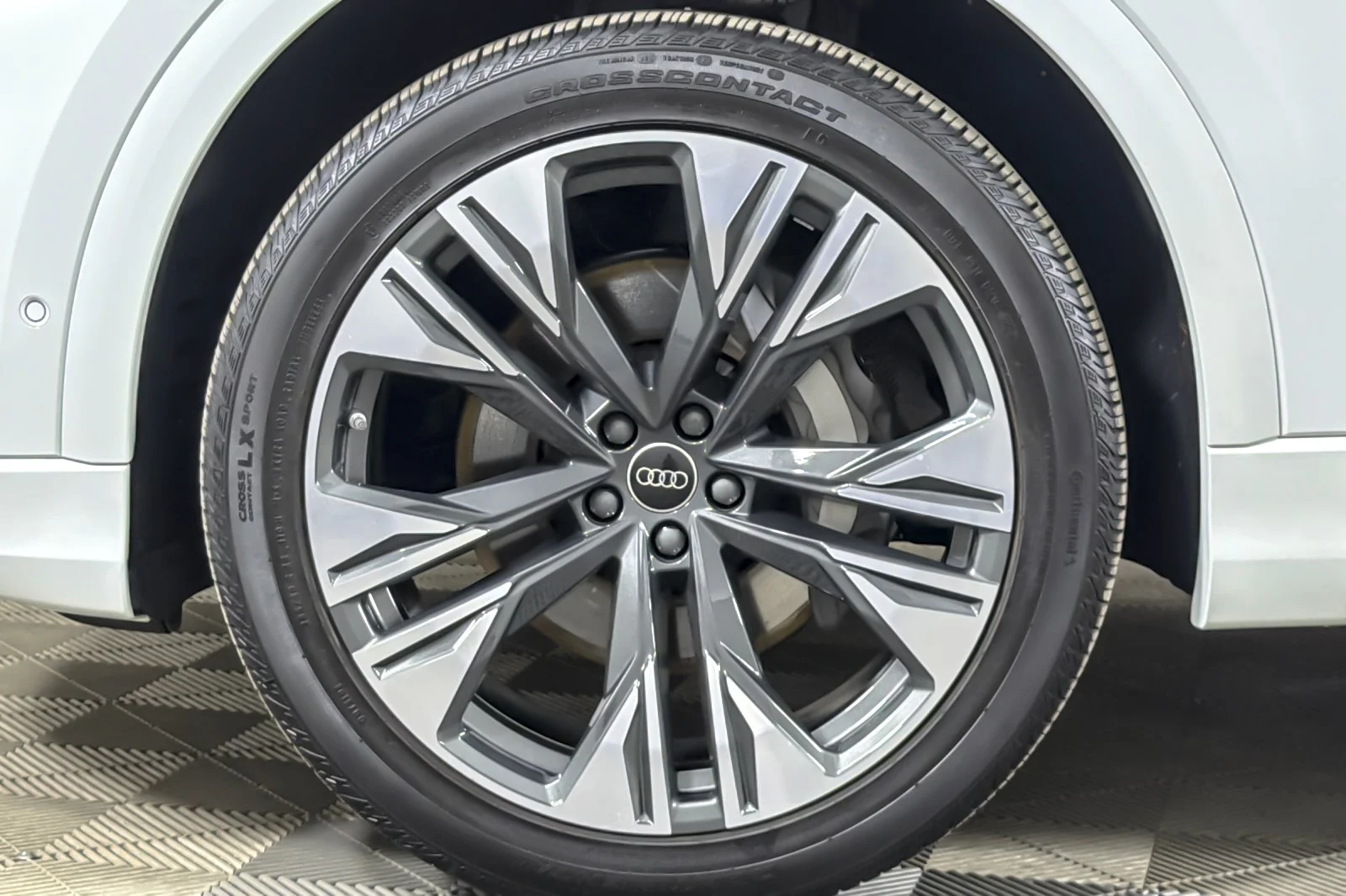 Used 2025 Carrara White Audi Premium Plus 55 TFSI quattro image 26