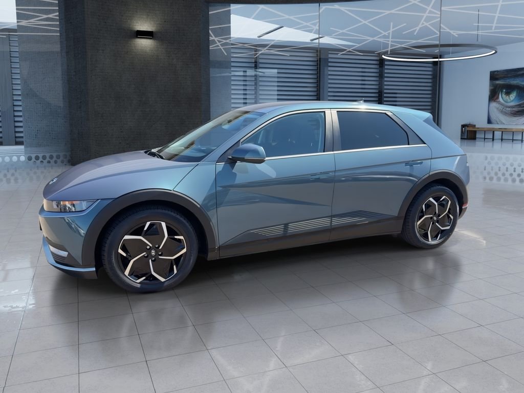 Used 2023 Green Hyundai SE image 4