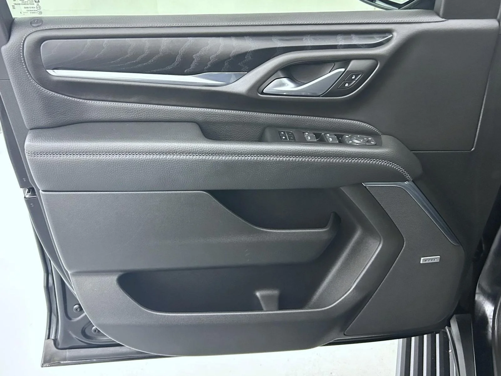Used 2022 Black GMC Denali image 10