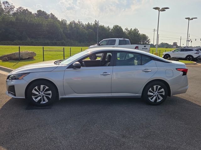 Used 2025 Silver Nissan 2.5 S image 4
