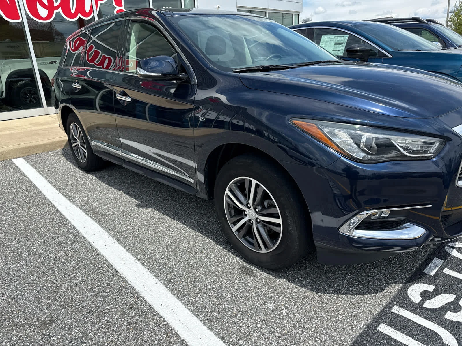 2017 INFINITI QX60 Base