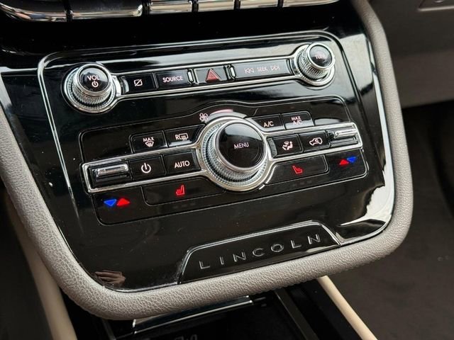 Used 2022 Brown Lincoln Standard image 19