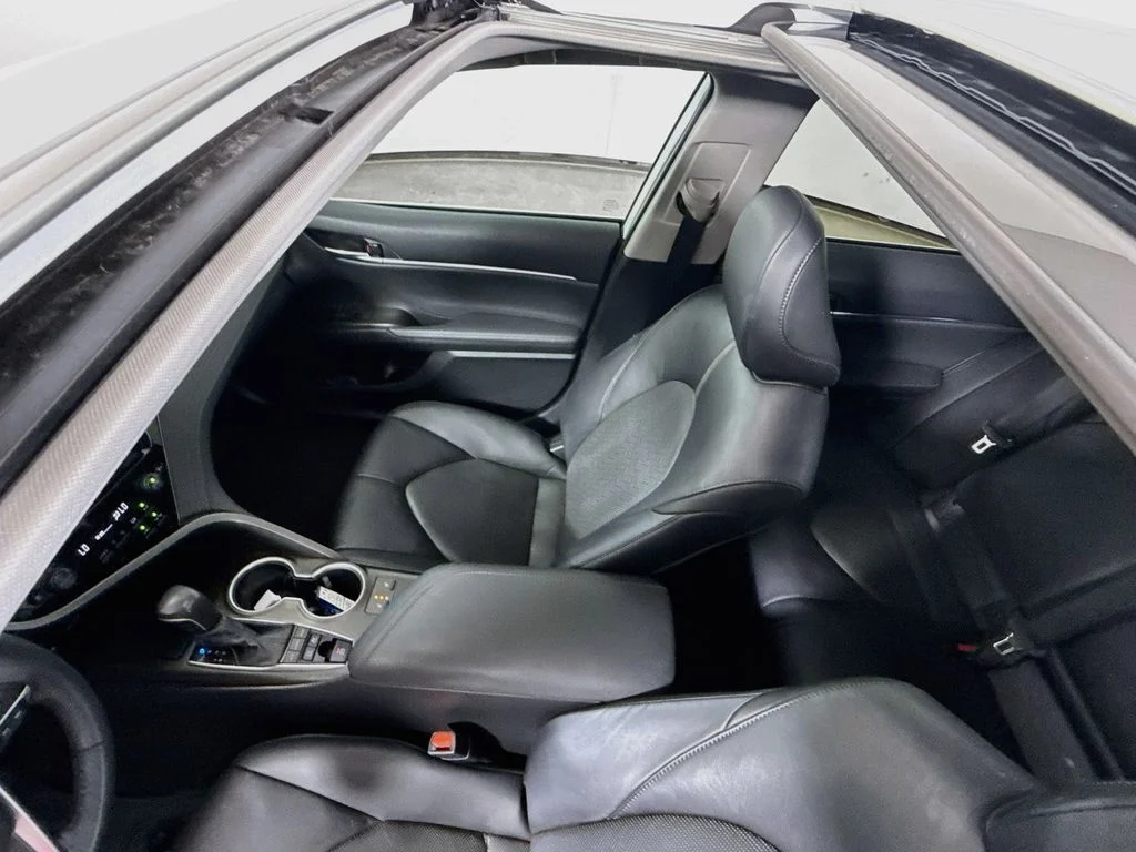 Used 2021 Wind Chill Pearl Toyota Hybrid XLE image 21