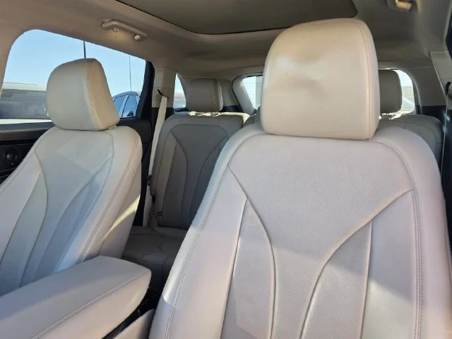Used 2023 White Metallic Lincoln Reserve image 8