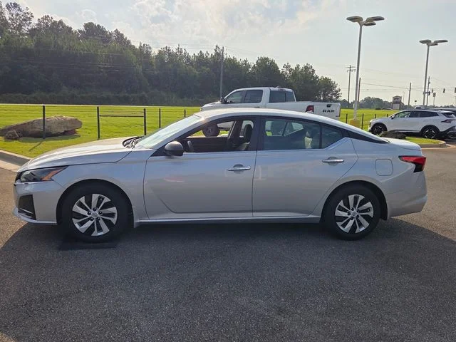 Used 2025 Silver Nissan 2.5 S image 4