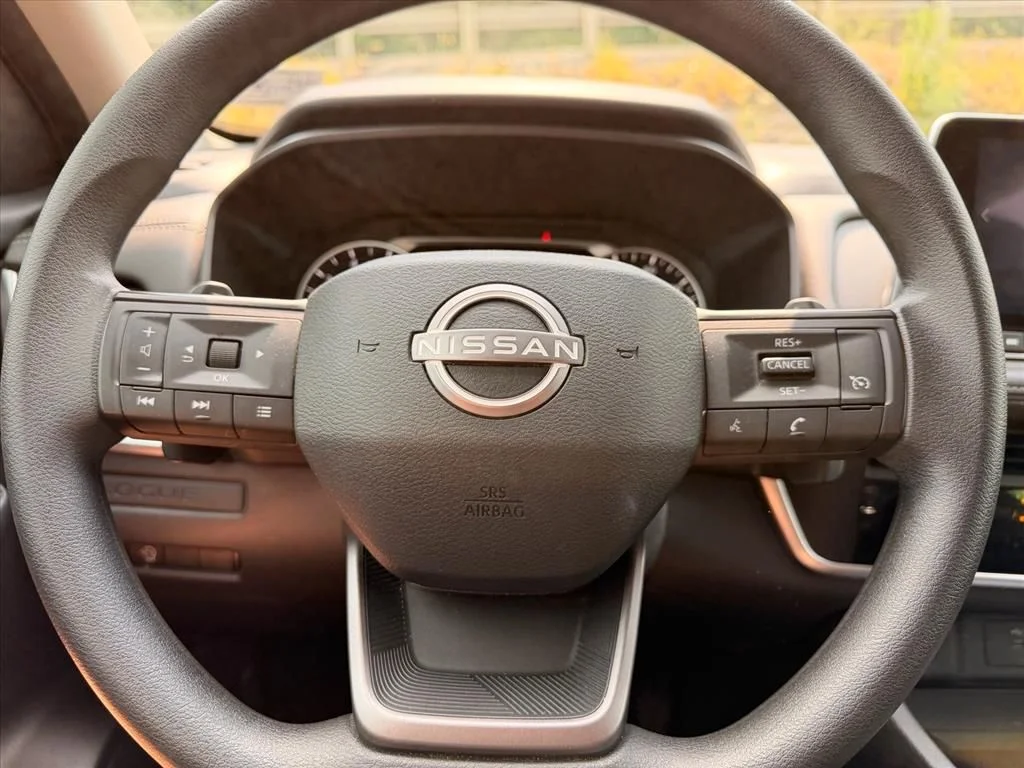 Used 2025 Silver Nissan S image 17