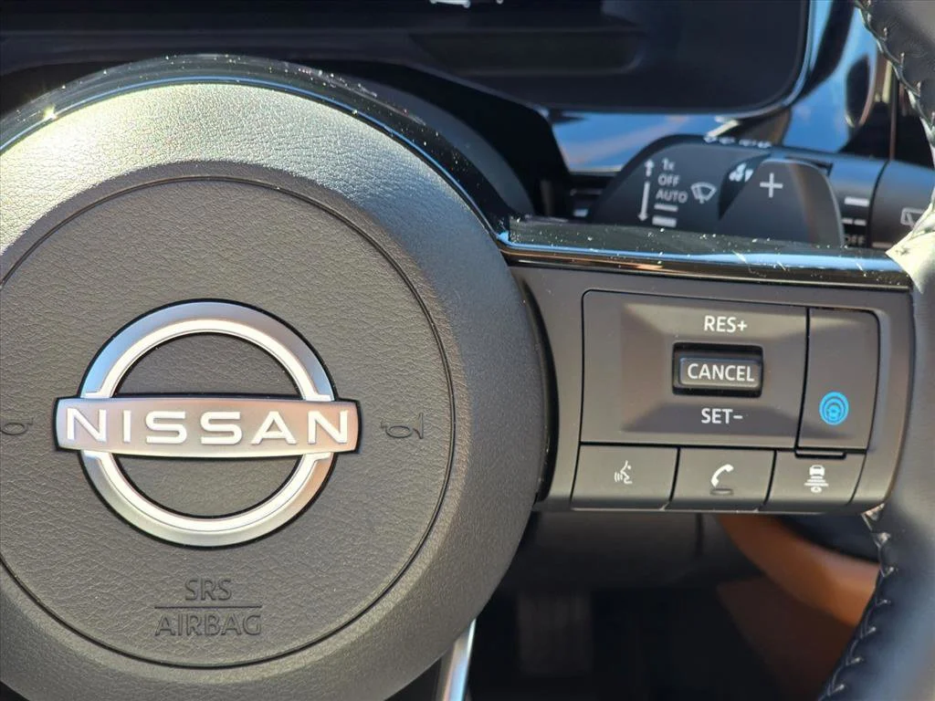 Used 2024 Gray Nissan Platinum image 17