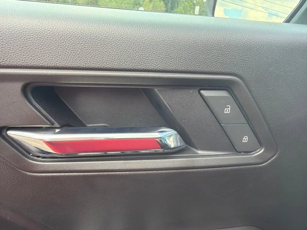 New 2026 White GMC Elevation image 11