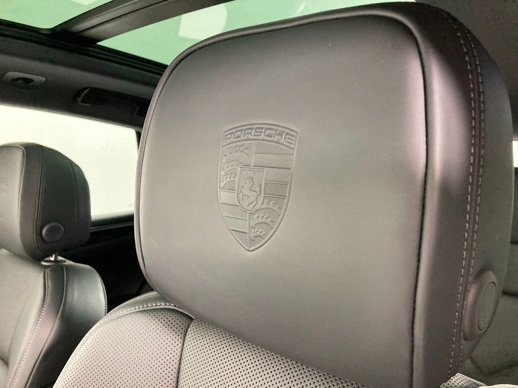 2026 Porsche Macan T - Photo 7